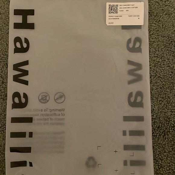 NWT Hawalili short sleeve button down colorful Christmas/Holiday shirt, size 2XL - Picture 11 of 14